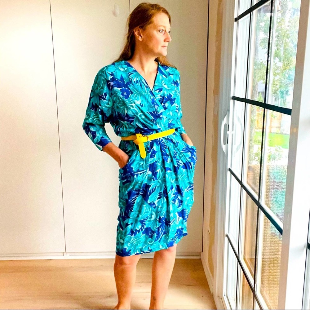 Women’s 80’s Dress, Floral Print, Faux Wrap, V neck
Label All that Jazz Bright